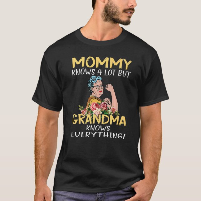Mommy Knows A Lot But Grandma Knows Everything   T Shirt (Framsida)