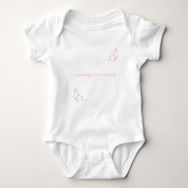 "mommy's little miracle" Pink Butterflies T Shirt (Framsida)