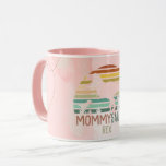 Mommysaurus Dinosaur-gåva Birthday Mamma Mugg<br><div class="desc">Den här kvinnodinosauriedesignen Mommysaurus eller Mamma saurus rex är perfekt mamma Dino & Dinosaur-presenten för Mamma, Mamma eller Mimi på Mors dag. Det är också en Cute Mamma födelsedagspresent och gravid Dino Rex Tee från son, dotter och make.Leta efter Mors dag present! eller Birthday mamma!! Den här Mommysaurus- eller Mamma...</div>
