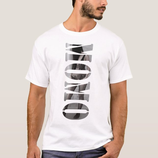 MOMOの中にモモ T SHIRT (Framsida)