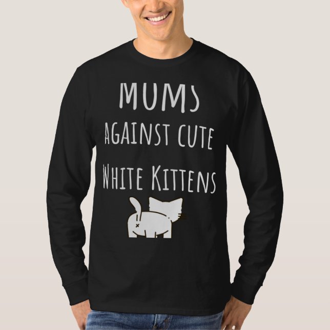 Moms against cute white kittens Softball slogan T Shirt (Framsida)