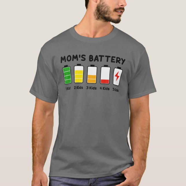 Mom's Low Battery Funny Mother's Day T Shirt (Framsida)