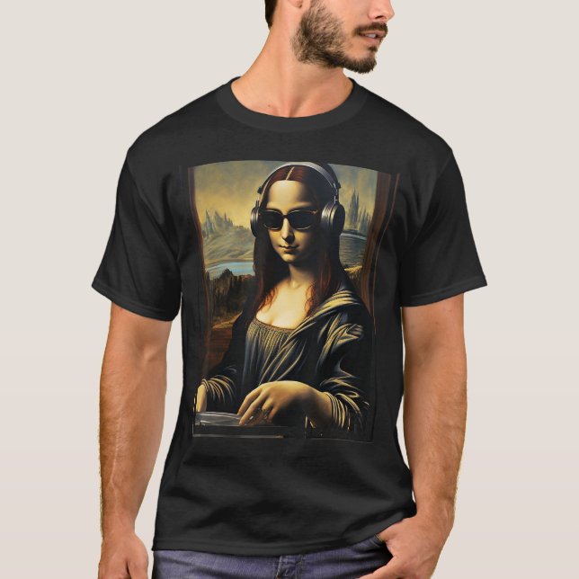 Mona Lisa as DJ Trending Aesthetic Streetwear T Shirt (Framsida)