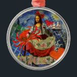 Mona Lisa Kul Zodiak Nyckfull  Julgransprydnad Metall<br><div class="desc">Det här är bara lite kul med Mona Lisa - vi har varit väldigt kreativa. Den vackra Mona Lisa har klätts i en gammaldags röd klänning och skickats till stranden för att hitta en riktigt stor krabba,  en Kräftans Zodiak collage! Allt redo för att dansa med hennes krabba!</div>