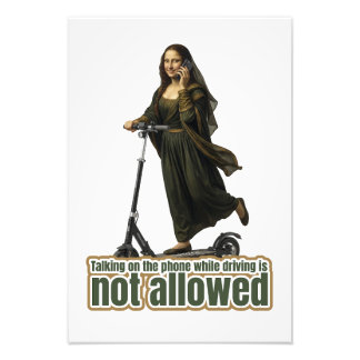 Mona Lisa on the phone riding a kick scooter Fototryck