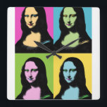 Mona Lisa - Pop Art Stil Fyrkantig Klocka<br><div class="desc">Mona Lisa är stiliserad i Pop Art och hennes berömd leende är också färgat. För älskare med poppkonst. När det gäller Leonardo Da Vinci-målningen är det konsten som har blivit ombelagd!</div>