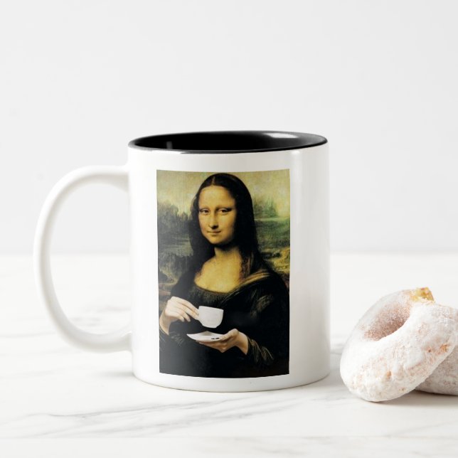 Mona Lisa som håller varm te Leonardo da Vinci Två-Tonad Mugg (Med munk)