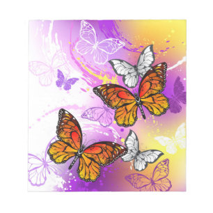 Monarch Butterflies on Lila Background Anteckningsblock
