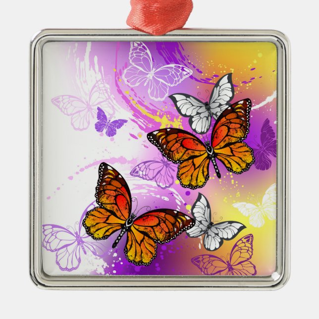 Monarch Butterflies on Lila Background Julgransprydnad Metall (Framsidan)