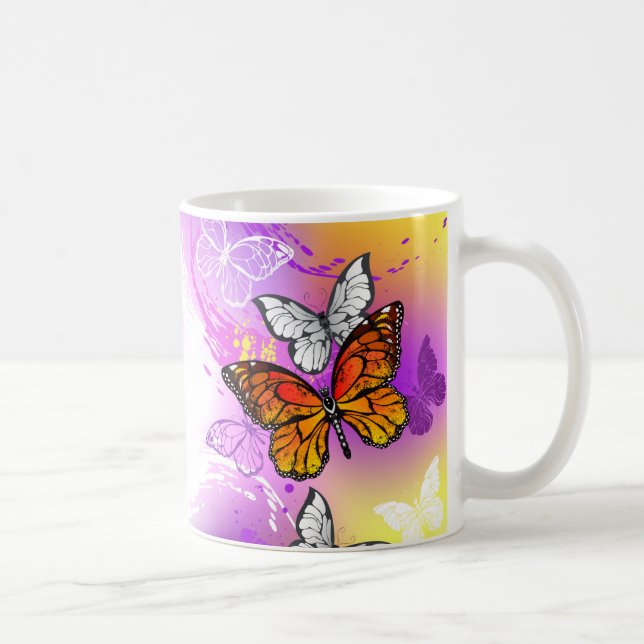 Monarch Butterflies on Lila Background Kaffemugg (Höger)