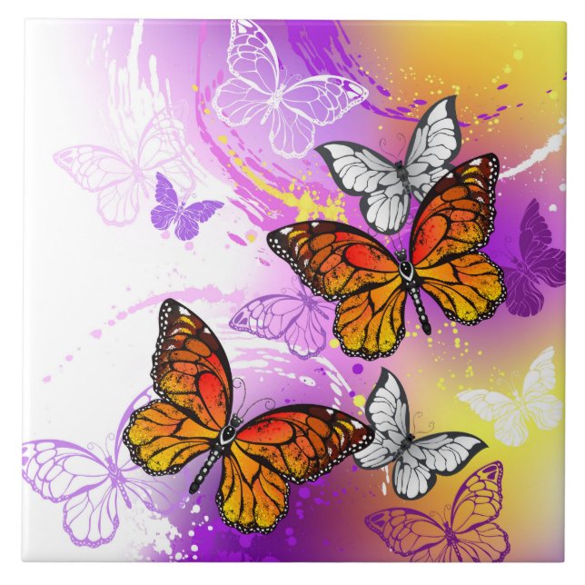 Monarch Butterflies on Lila Background Kakelplatta (Framsidan)