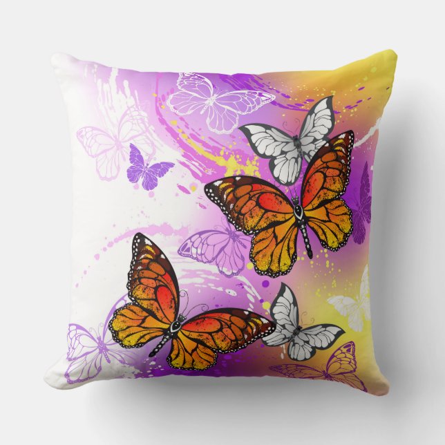 Monarch Butterflies on Lila Background Kudde (Framsida)
