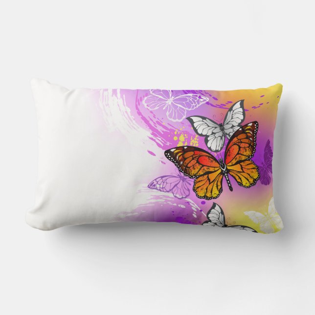 Monarch Butterflies on Lila Background Lumbarkudde (Framsida)