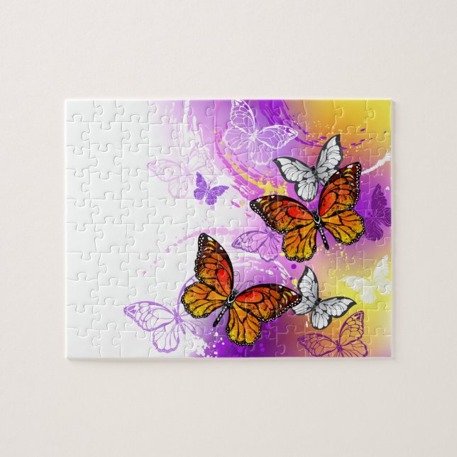 Monarch Butterflies on Lila Background Pussel (Horisontell)