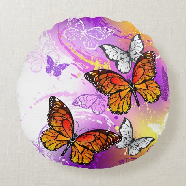 Monarch Butterflies on Lila Background Rund Kudde (Framsidan)
