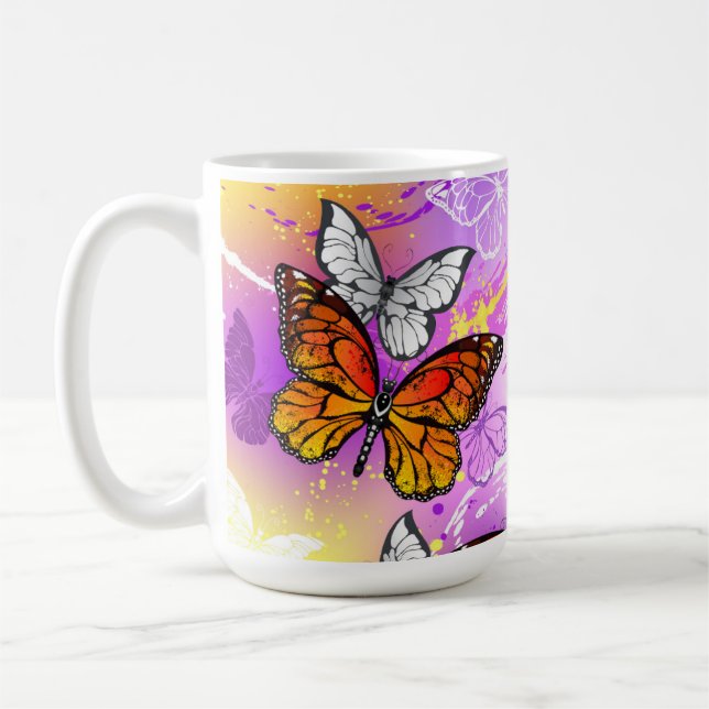 Monarch Butterflies on Purple Background Kaffemugg (Vänster)