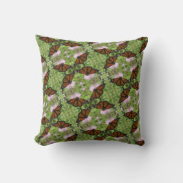 Monarch Butterflies on Rosa Thistle Pillow Kudde
