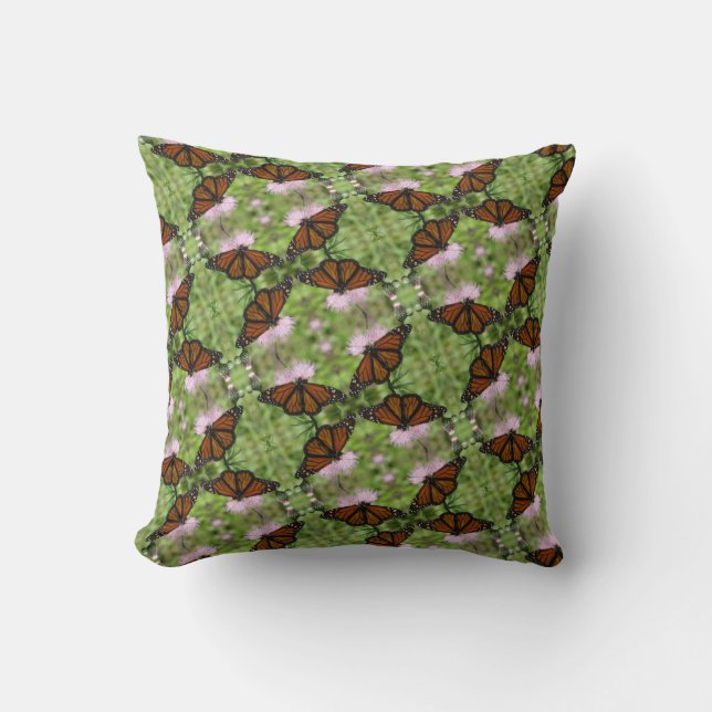 Monarch Butterflies on Rosa Thistle Pillow Kudde (Framsida)