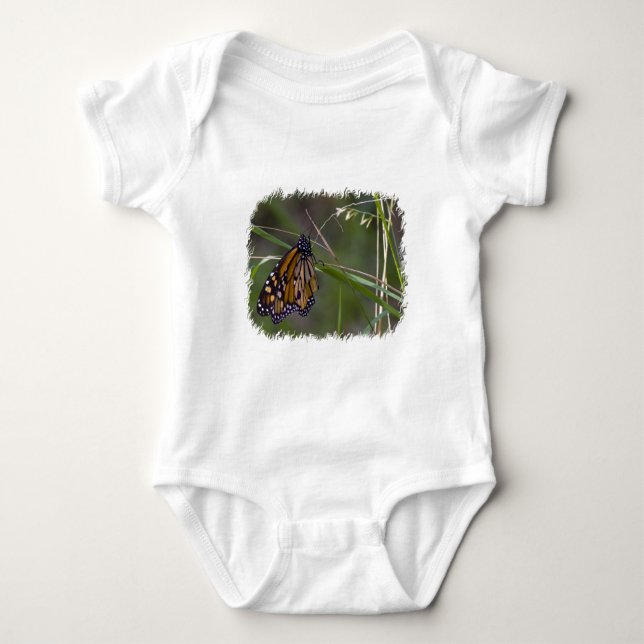 Monarch Butterfly i Grass Tee Shirt (Framsida)