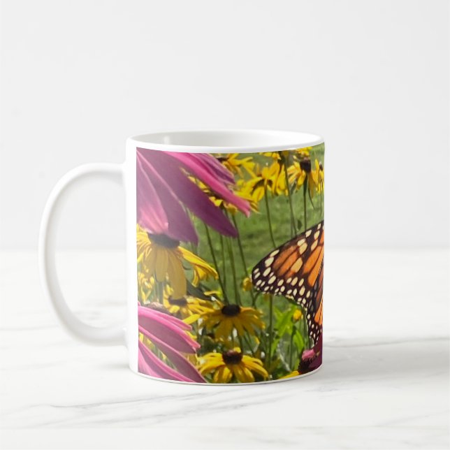 Monarch butterfly mug ©️dheller2026 kaffemugg (Vänster)