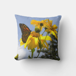 Monarch Butterfly N Solblommor Dekorativ kudde