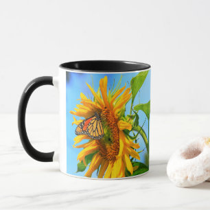 Monarch Butterfly på en Kansas-solros Mugg