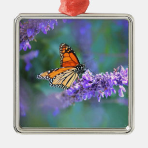 Monarch Butterfly på Lila lilac Flower Julgransprydnad Metall