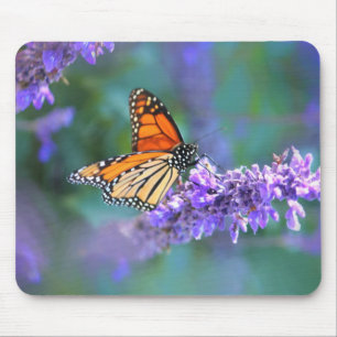 Monarch Butterfly på Lila lilac Flower Musmatta