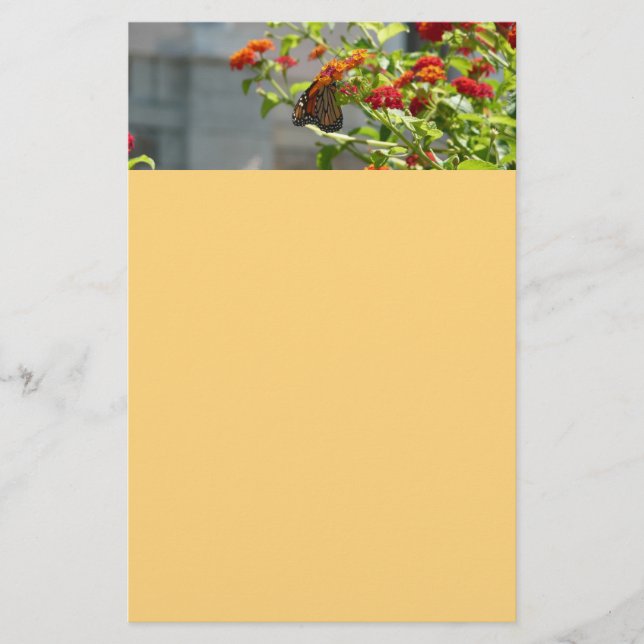 Monarch Butterfly på Red Butterfly Bush Brevpapper (Framsida)