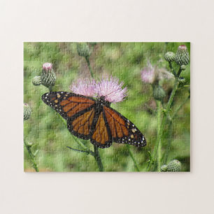 Monarch Butterfly på Rosa Thistle Jigszle Puzzle Pussel