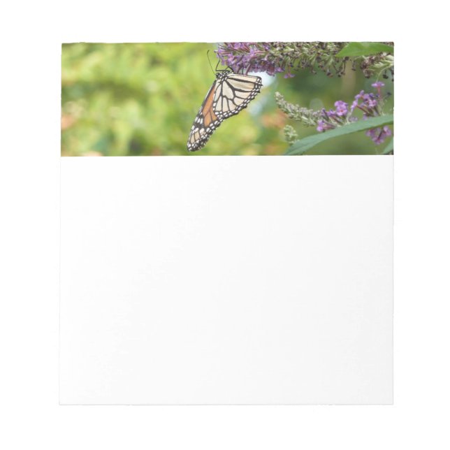 Monarch Butterfly vid Lila Butterfly Bush Anteckningsblock (Framsida)