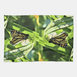 Monarch Emerges i trädgårdar Kökshandduk