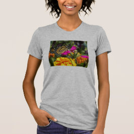 Monarch-fjäril på rosa marigold t shirt