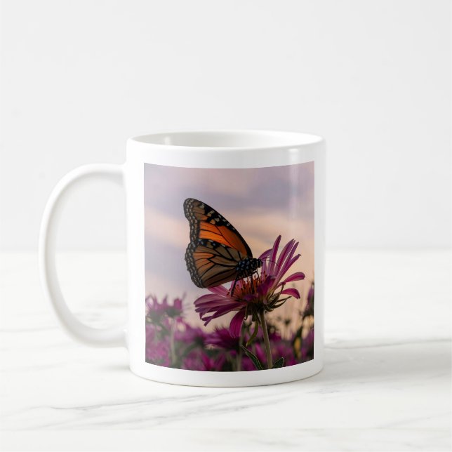 Monarchfjäril på blomma kaffemugg (Vänster)