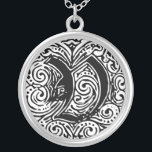 Monarchia ’V’ Silverpläterat Halsband<br><div class="desc">Monogram-typsnittet finare som heter Monarchia. En text från Victorian vintage stil. Anpassa detta med teckningen eller texten. Överför designen till valfri produkt.</div>