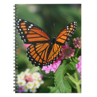 Monarkfjäril på lantanaen Flowers.Notebook Anteckningsbok Med Spiral