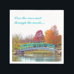 Monet Bridge på hösten Pappersservett<br><div class="desc">Paket med 50 vita pappra cocktail-blöjor med en bild av en fyrbåig turkobron som korsar en tyst ström i Gibbs Gardens,  Georgia och träd av rött och guld. Valfri text. Se matcha trasa-napkin och underlägg. Se hela Thanksgivingen Napkin-samling under HOME-kategorin i avsnittet HELGDAGAR.</div>