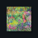 Monet "Iris Garden at Giverny" Canvastryck<br><div class="desc">Monet var en av grundarna av Fransk Impressionistisk målning, av vilken "The Iris Garden at Giverny" (målad mellan 1899 och 1900) är ett vackert exempel. Det är en firande av färg, ljus och rörelse. När Monet köpte Giverny gods omformade han den blomsterträdgård som redan planterades på dess grunder. Hans preferens...</div>