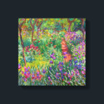 Monet "Iris Garden at Giverny" Canvastryck<br><div class="desc">Monet var en av grundarna av Fransk Impressionistisk målning, av vilken "The Iris Garden at Giverny" (målad mellan 1899 och 1900) är ett vackert exempel. Det är en firande av färg, ljus och rörelse. När Monet köpte Giverny gods omformade han den blomsterträdgård som redan planterades på dess grunder. Hans preferens...</div>