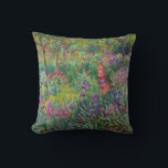 Monet "Iris Garden at Giverny" Kudde<br><div class="desc">Monet var en av grundarna av Fransk Impressionistisk målning, av vilken "The Iris Garden at Giverny" (målad mellan 1899 och 1900) är ett vackert exempel. Det är en firande av färg, ljus och rörelse. När Monet köpte Giverny gods omformade han den blomsterträdgård som redan planterades på dess grunder. Hans preferens...</div>