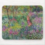 Monet "Iris Garden at Giverny" Musmatta<br><div class="desc">Monet var en av grundarna av Fransk Impressionistisk målning, av vilken "The Iris Garden at Giverny" (målad mellan 1899 och 1900) är ett vackert exempel. Det är en firande av färg, ljus och rörelse. När Monet köpte Giverny gods omformade han den blomsterträdgård som redan planterades på dess grunder. Hans preferens...</div>