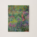Monet "Iris Garden at Giverny" Pussel<br><div class="desc">Monet var en av grundarna av Fransk Impressionistisk målning, av vilken "The Iris Garden at Giverny" (målad mellan 1899 och 1900) är ett vackert exempel. Det är en firande av färg, ljus och rörelse. När Monet köpte Giverny gods omformade han den blomsterträdgård som redan planterades på dess grunder. Hans preferens...</div>