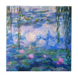 Monet näckrosor belägger med tegel kakelplatta<br><div class="desc">Monet näckrosor belägger med tegel. Oljemålning på kanfas från 1916. Monet målade hans berömda näckrosdamm obsessively under avgångsklasserna av hans karriär som drar inspiration från det ljust av solen och dess växling, verkställa på vatten och de vatten- blommorna och lövverket. Denna målning presenterar en vibrerande använda av pinks, deppighet och...</div>