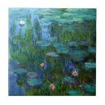 Monet Nympheas näckrosor belägger med tegel Kakelplatta<br><div class="desc">Monet Nympheas näckrosor belägger med tegel. Oljemålning på kanfas 1915. För de sist trettio åren av hans liv målade Monet hans liljadamm på Giverny. Nympheas föreställer en av hans bäst och mest älsklingarbeten med dess rik och omväxlande använda av gröntar. En underbar gåva för fläktar av Monet, impressionism, näckrosor och...</div>