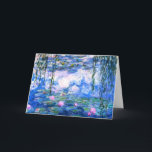Monet Rosa Vatten Lilies-hälsningskort Kort<br><div class="desc">Ett Monet rosa vatten lilies folded greeting card (inuti är tomt) med vackra rosa vatten lilies flytande i en lugn blå damm med lila dynor. En underbar Monet-gåva till fläkt av imponsionism och Fransk konst. Serenisk naturimponerande med vackra blommor och scendammlandskap.</div>