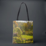 Monets trädgård, Giverny, vacker trädgårdsscen Tygkasse<br><div class="desc">En skuldersäck med bilden av ett av de vackraste scenerna i Monets trädgård. Tryckt fram och bak. Foto togs under en sen sommar resa till Giverny,  Frankrike.</div>