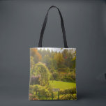 Monets trädgård, Giverny, vacker trädgårdsscen Tygkasse<br><div class="desc">En skuldersäck med bilden av ett av de vackraste scenerna i Monets trädgård. Tryckt fram och bak. Foto togs under en sen sommar resa till Giverny,  Frankrike.</div>