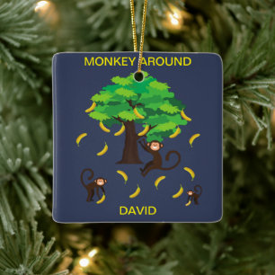 "Monkey Around" apor som reser bananer Julgransprydnad Keramik