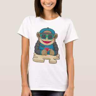 Monkey på Poker med Poker-kort och solglasögon T Shirt
