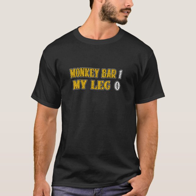 Monkey Pub för Brken Leg Consolation Goodie T Shirt (Framsida)